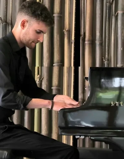 Tocando el piano en concierto
